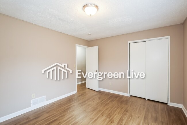 Building Photo - 2974 Jennifer Ct