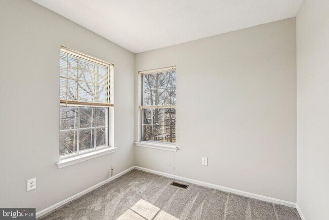 Building Photo - 1440 Nutwood Ct