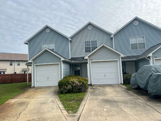 Primary Photo - "Charming 2-Bed Townhouse in Fort Walton B...