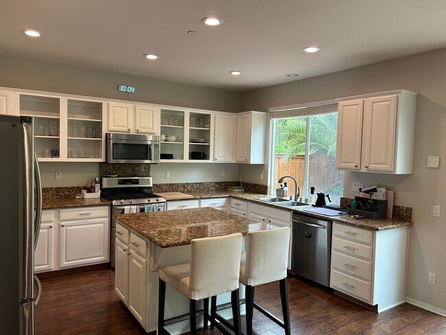 Building Photo - Beautiful 5BD/3BA Home In Oceanside