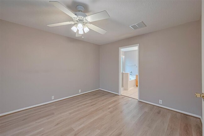 Building Photo - 4826 Cliffpoint Ct