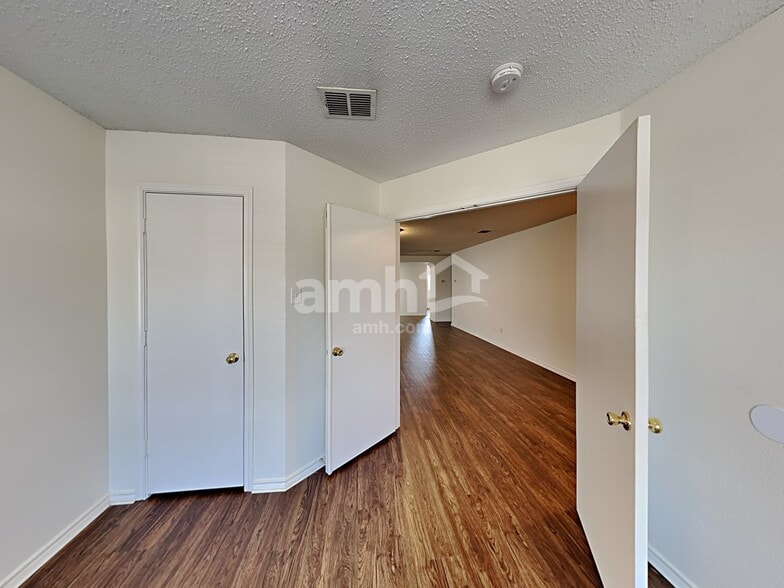 Building Photo - 10109 Chapel Glen Ter