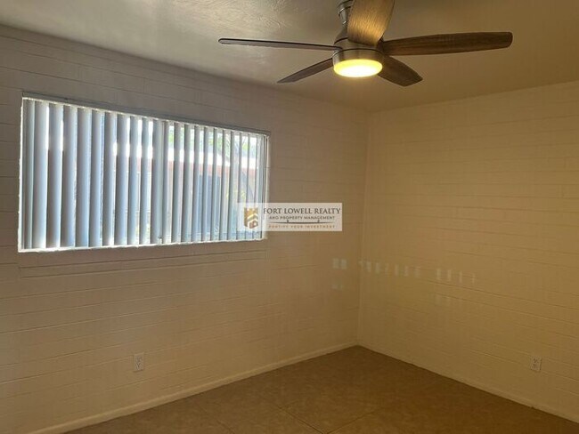 Building Photo - 2 bed 1 bath, private patio, w/d on site