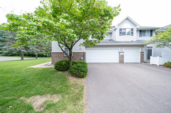 Building Photo - 2750 Mallard Dr