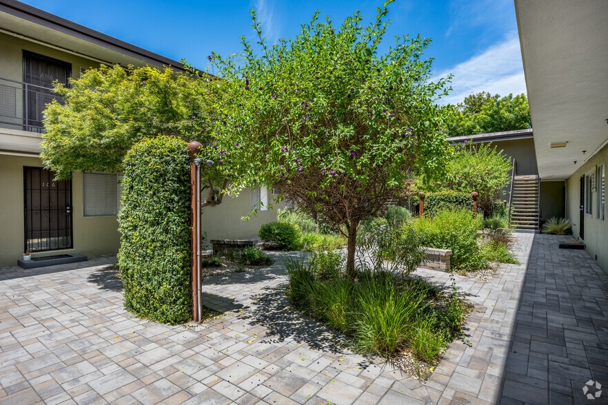 Courtyard - 1510 18th St