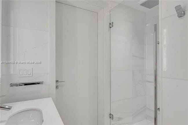 Building Photo - 300 Biscayne Blvd Way