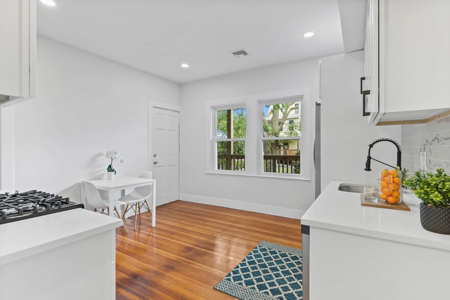 Building Photo - 60 Lithgow St