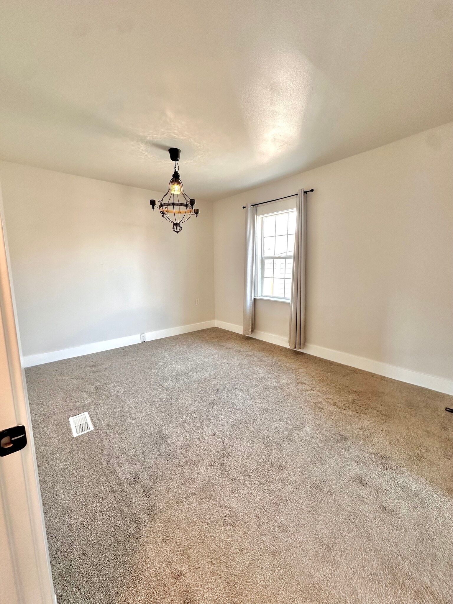 primary bedroom - 614 Highland Dr