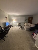 Building Photo - 2472 Warren Pky