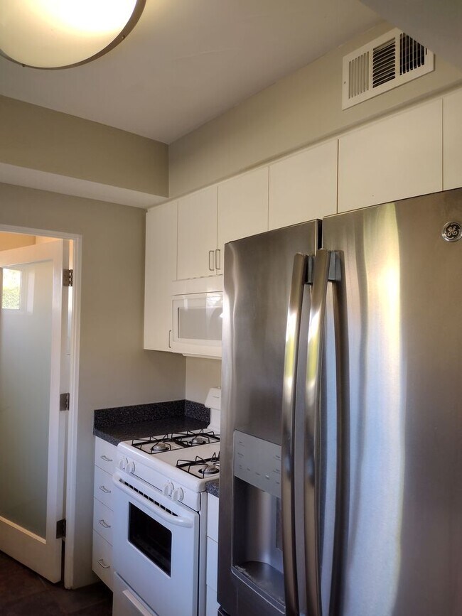 Building Photo - 558-560-562 Calle Abronia S