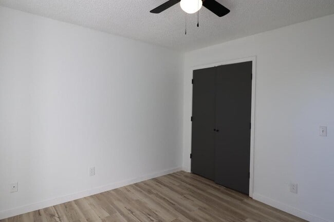 Building Photo - 1221 S Park Ave