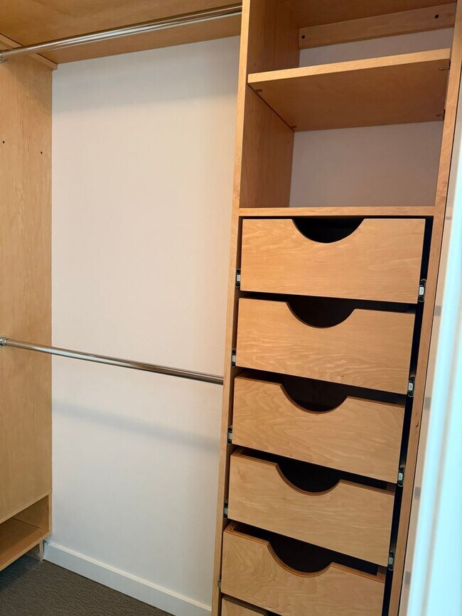 Building Photo - 1bd/1ba Kirkland Condo