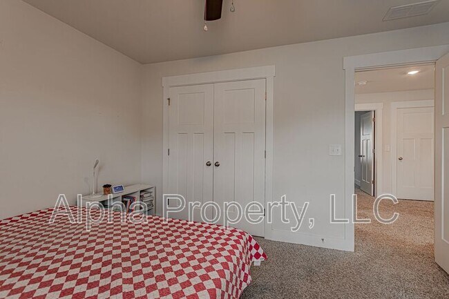 Building Photo - 126 Pewter Cir