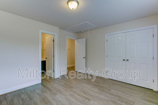 Building Photo - 22 River Stancil Dr