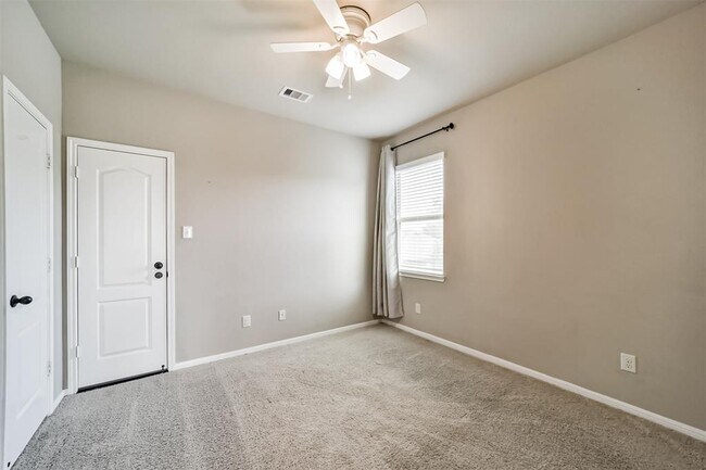 Building Photo - 6207 Holly Oaks Court
