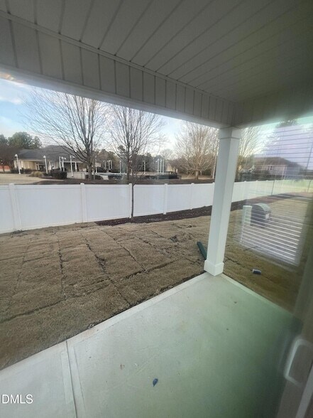 Building Photo - 1002 Peony Ln