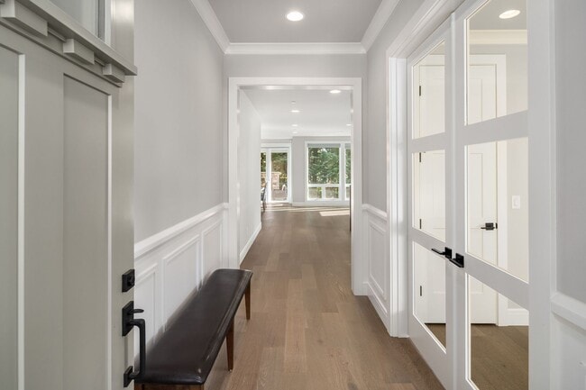 Building Photo - Luxury Haven