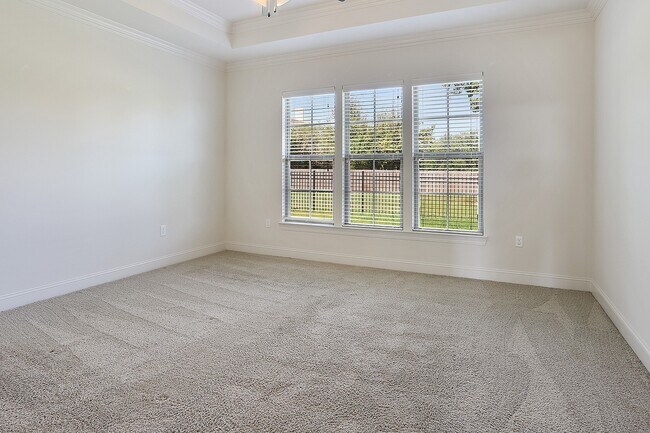 Building Photo - Beautiful 3 Bedroom, 3 Full Bath