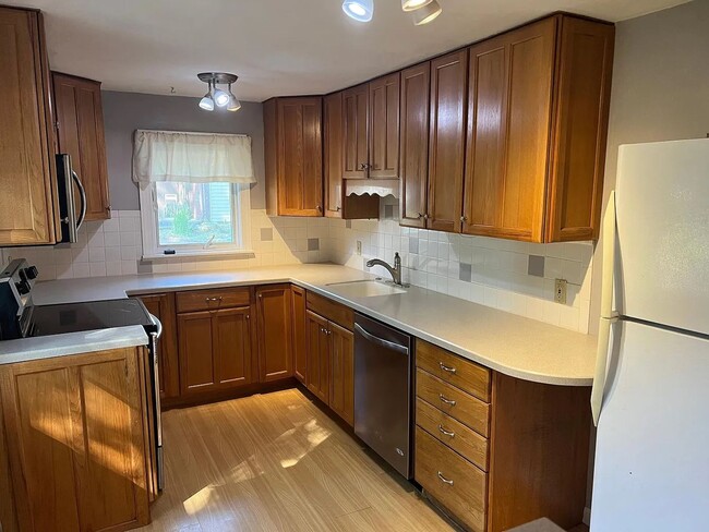 Building Photo - Stunning 4-Bedroom Single Family Home in Hatboro! Available mid-April!