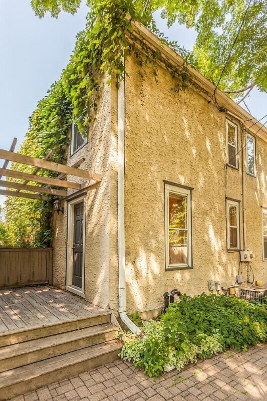 Building Photo - 238 Dale St N