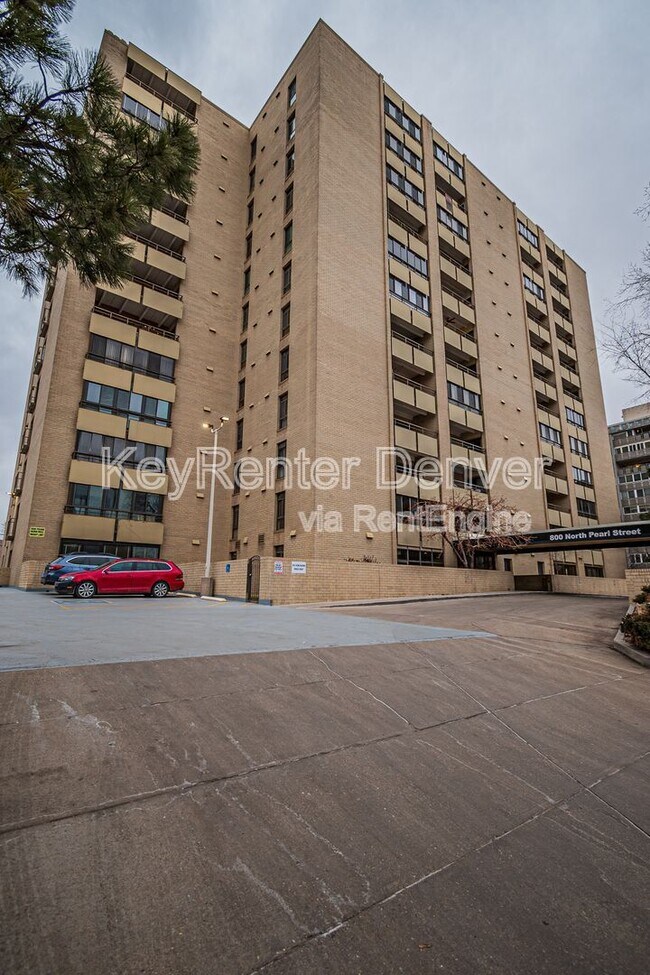 Building Photo - 800 N Pearl St
