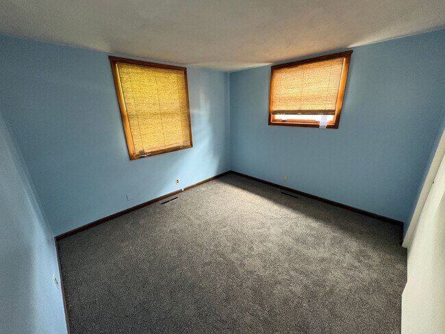 Building Photo - Spacious Home with Attached Garage & Fenced Backyard