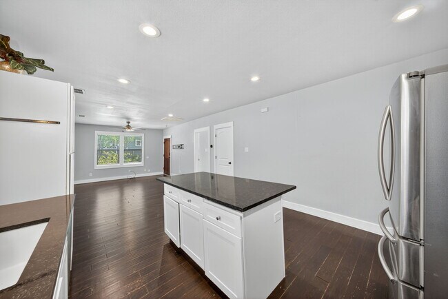 Building Photo - 1225 Michigan Ave