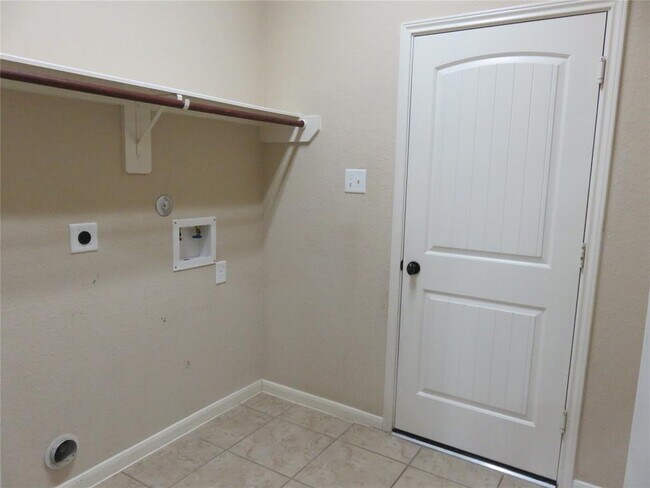 Building Photo - 21390 Village Crossing Ln