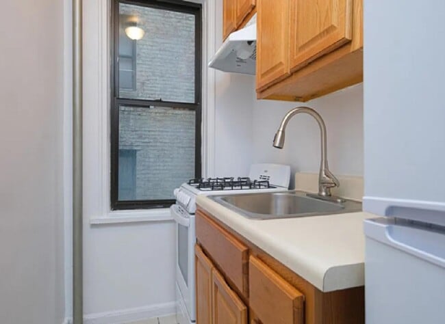 Building Photo - 15 Oliver St