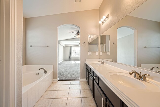 Building Photo - Great Henderson Single Story Home