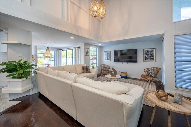 Building Photo - 1501 NE 24th St