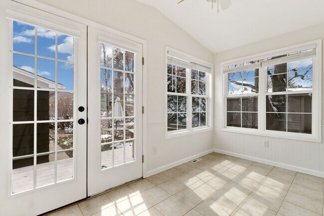 Building Photo - Charming Lake Loveland Ranch - Cozy Comfort & Unbeatable Location!