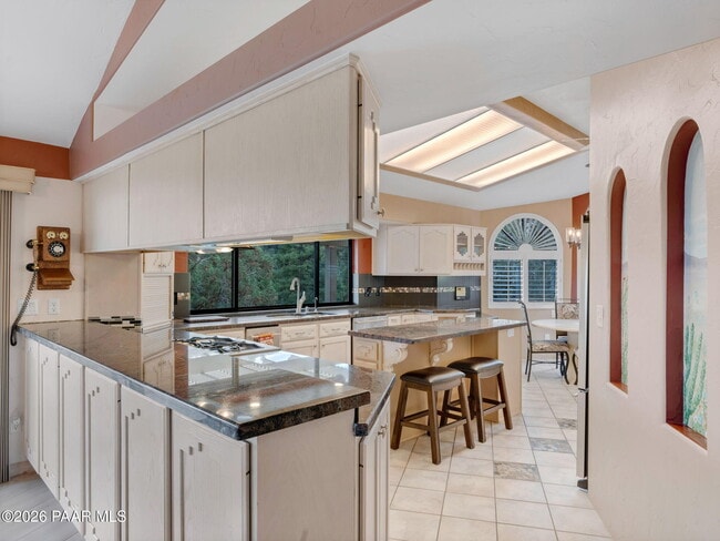 Building Photo - 3160 Rainbow Ridge Dr