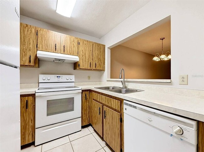 Building Photo - 2113 NE 38th St