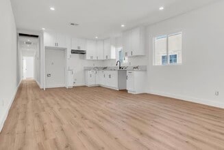 Building Photo - 3918 W 28th St