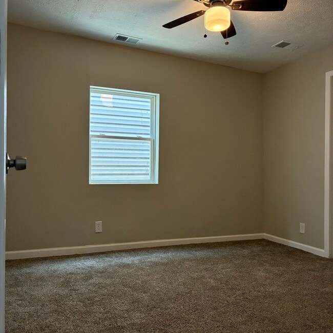 Building Photo - Two Bed and Two Bath House ready for Rent