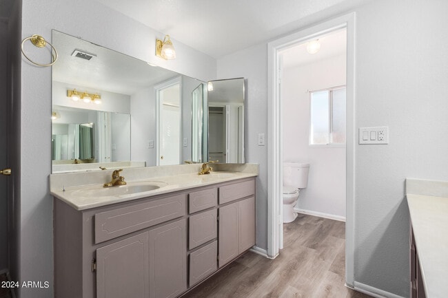 Building Photo - 1835 E Yale Dr