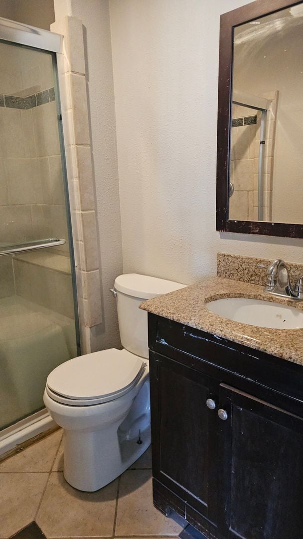 Building Photo - LARGE CORNER LOT!  2 bed 1 bath, could be 3 bedroom