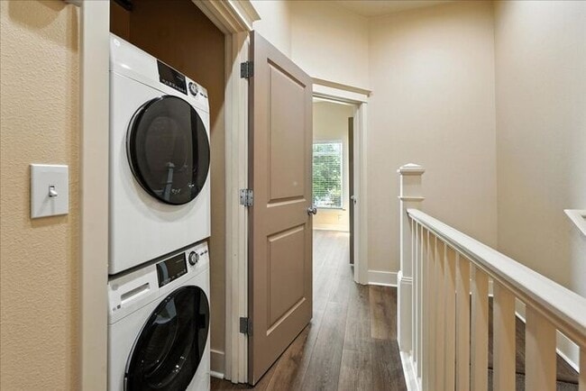 Building Photo - Dual-Purpose Townhome: Perfect for Profess...
