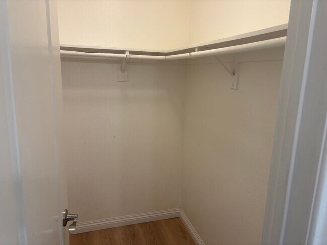 Building Photo - Charming 2 bedroom 2 bathroom Condo in Oceanside!