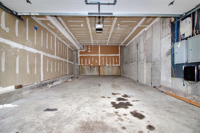 Building Photo - 8913 Riverside Pl