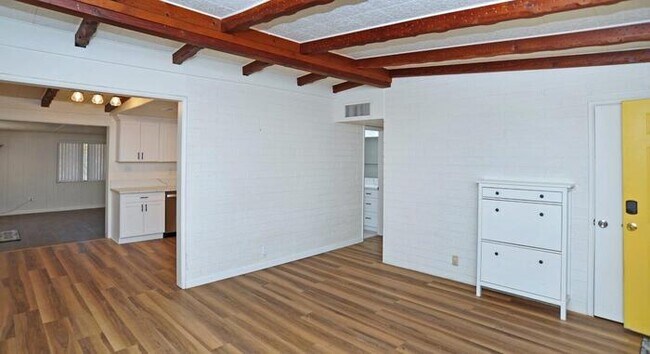 Building Photo - Ranch Style home in the Garden District
