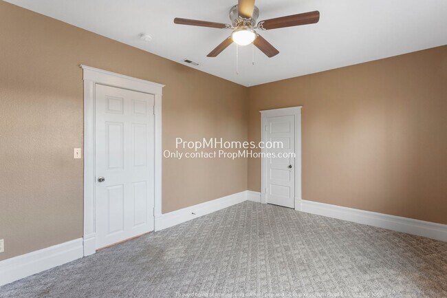 Building Photo - Beautiful Three Bedroom Home in the Heart of Oregon City!