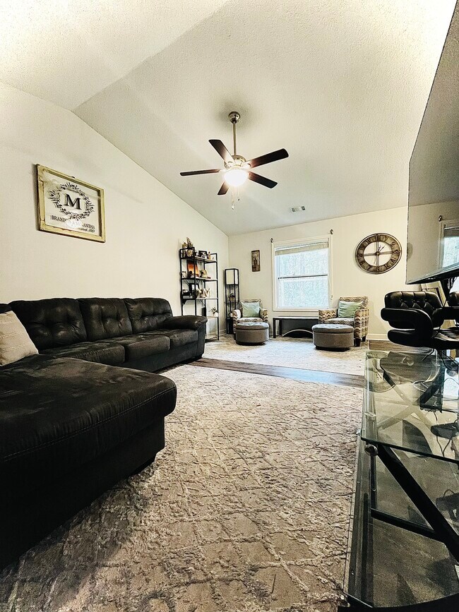 Building Photo - 11 Brindlewood Dr