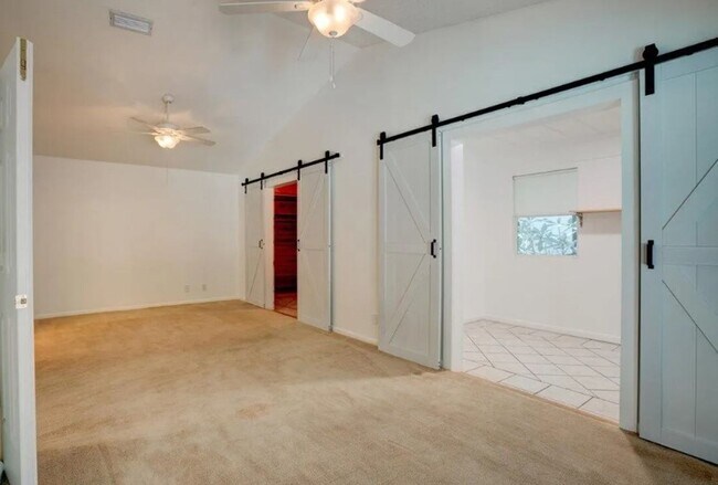 Building Photo - 3/2 POOL home in Harbor Estates Stuart--Lots of Parking!