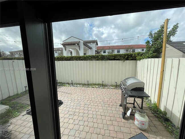 Building Photo - 8860 NW 103rd Ave