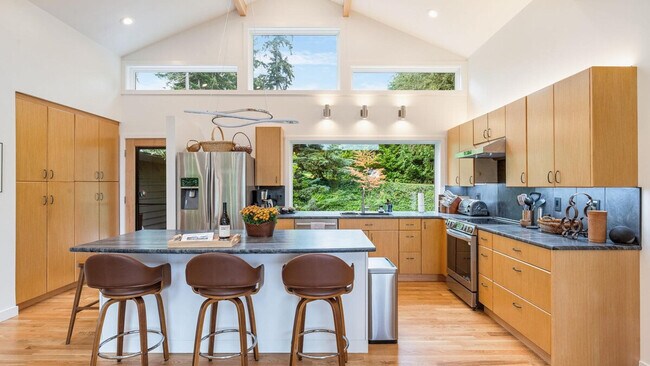 Building Photo - 13006 NE 149th St