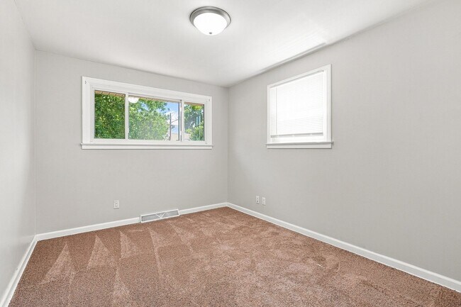 Building Photo - 643 Westphal Ave