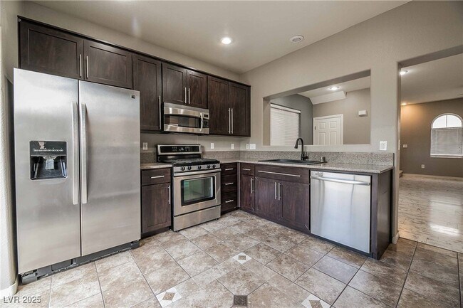 Building Photo - 10633 W Double Spring Ct