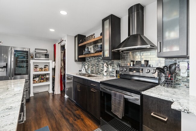 Building Photo - 3558 Shore Dr